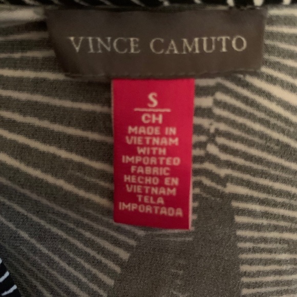 Black and White blouse with cap sleeves - Picture 5 of 6